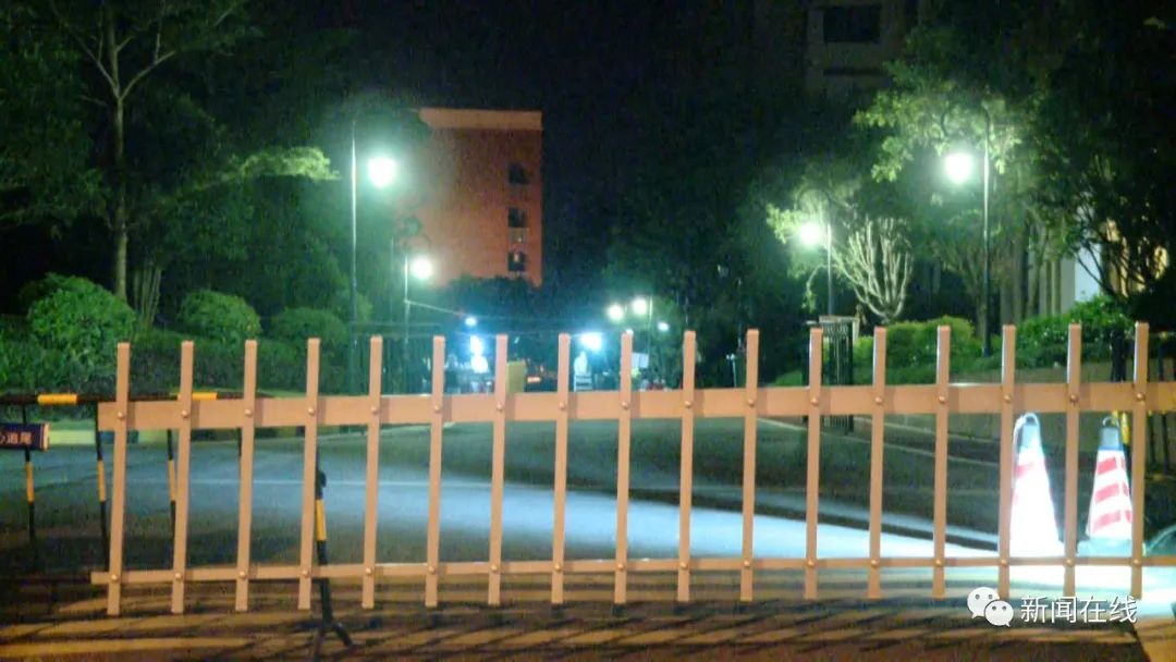 DƬ